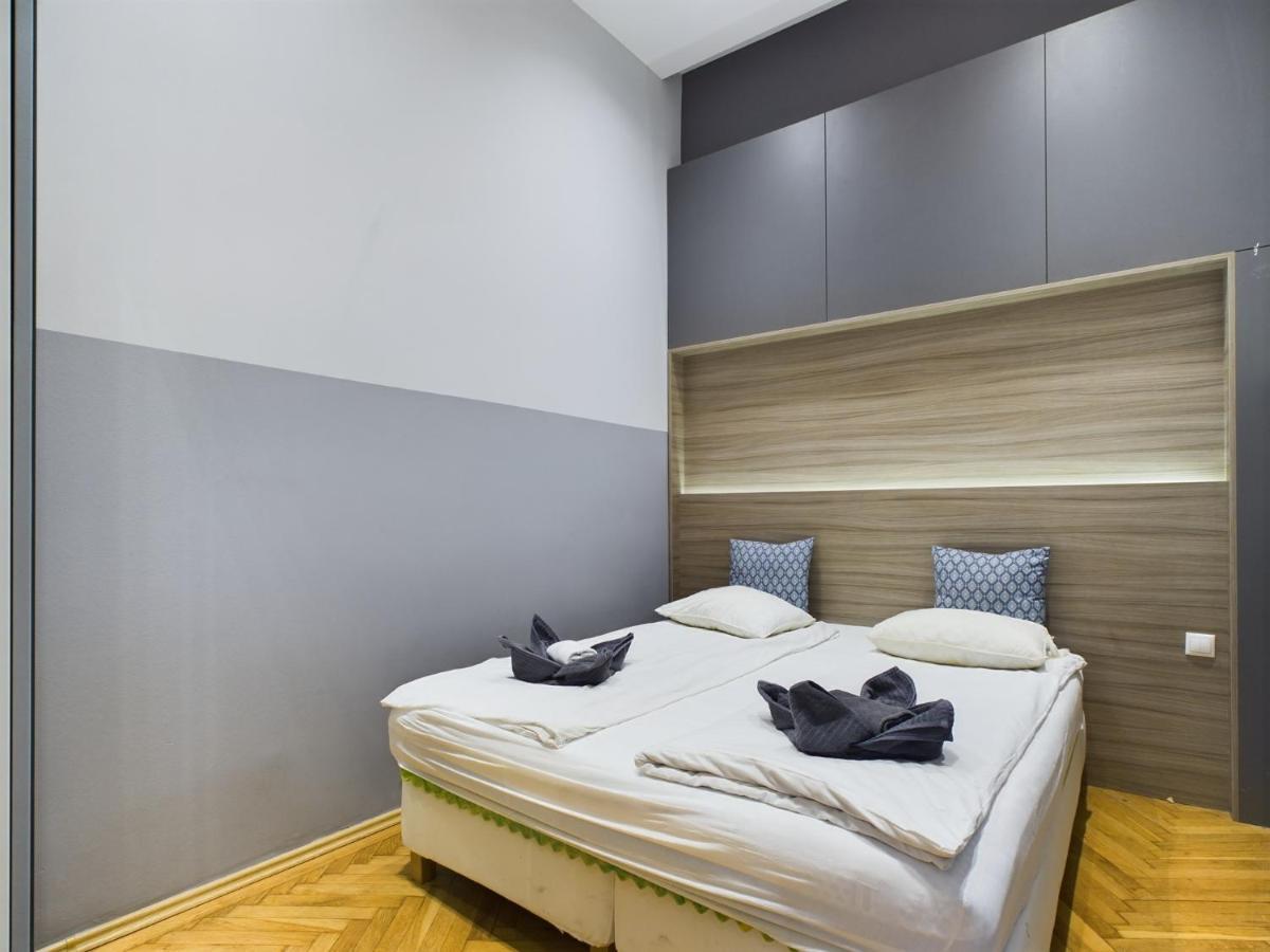 Gray Stylish Central Apartment Будапеща Екстериор снимка